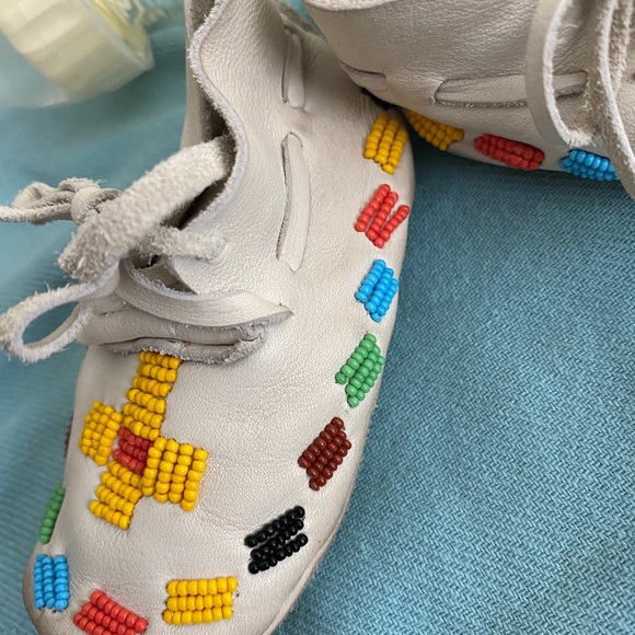 BEAUTIFUL NATIVE AMERICAN DEERSKIN MOCCASINS 🪶 - Picture 8 of 15